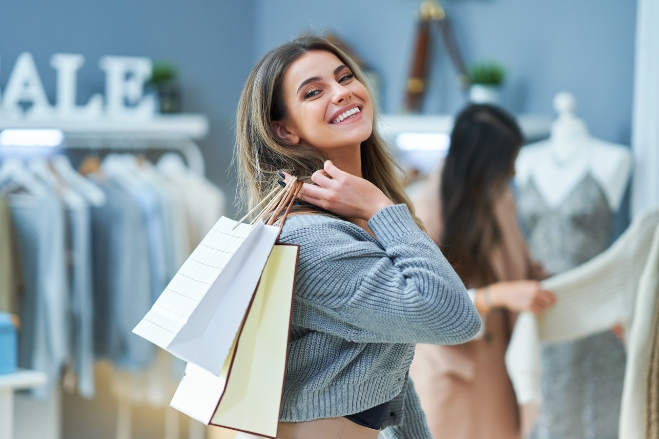 femeie-cumparaturi-shopping-ecommerce
